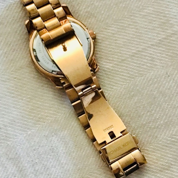 Authentic Beautiful 🤩 Michael Kors Rose Gold watch ⌚️ - Picture 9 of 9